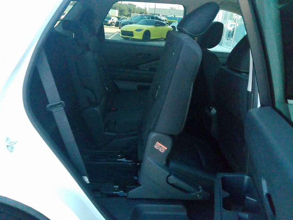2023 Nissan Pathfinder SV photo 16
