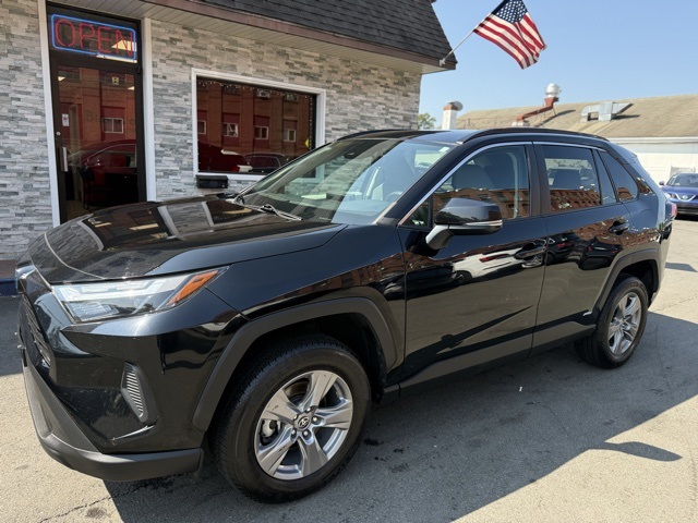 2022 Toyota RAV4 XLE's photo