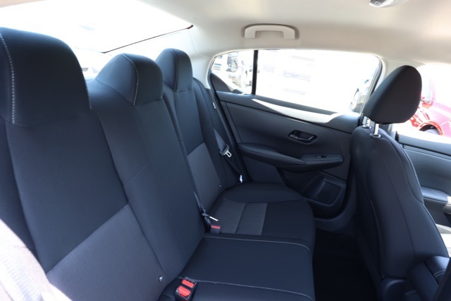 2025 Nissan Sentra SV photo 17