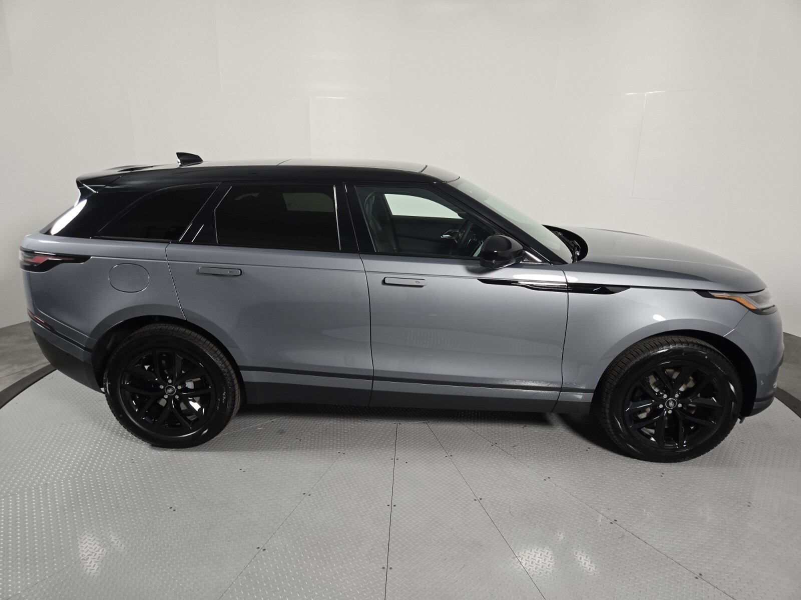 2026 Land Rover Range Rover Velar Velar P250 S photo 16