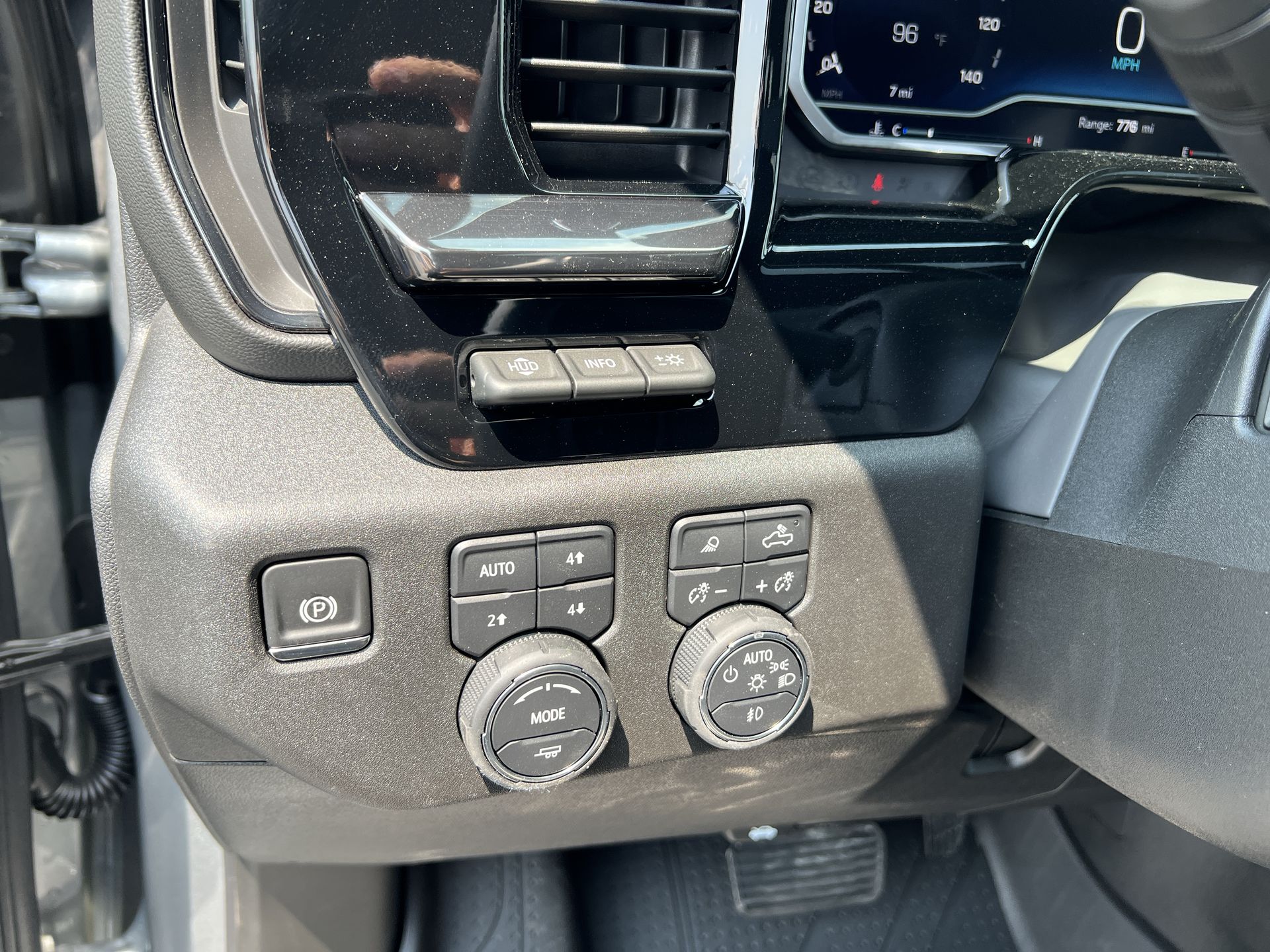 2025 Chevrolet Silverado 2500HD ZR2 photo 14