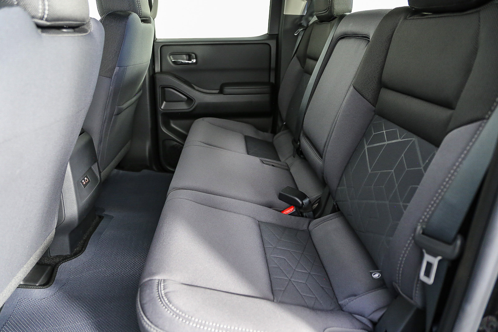 2025 Nissan Frontier Crew Cab SV photo 31