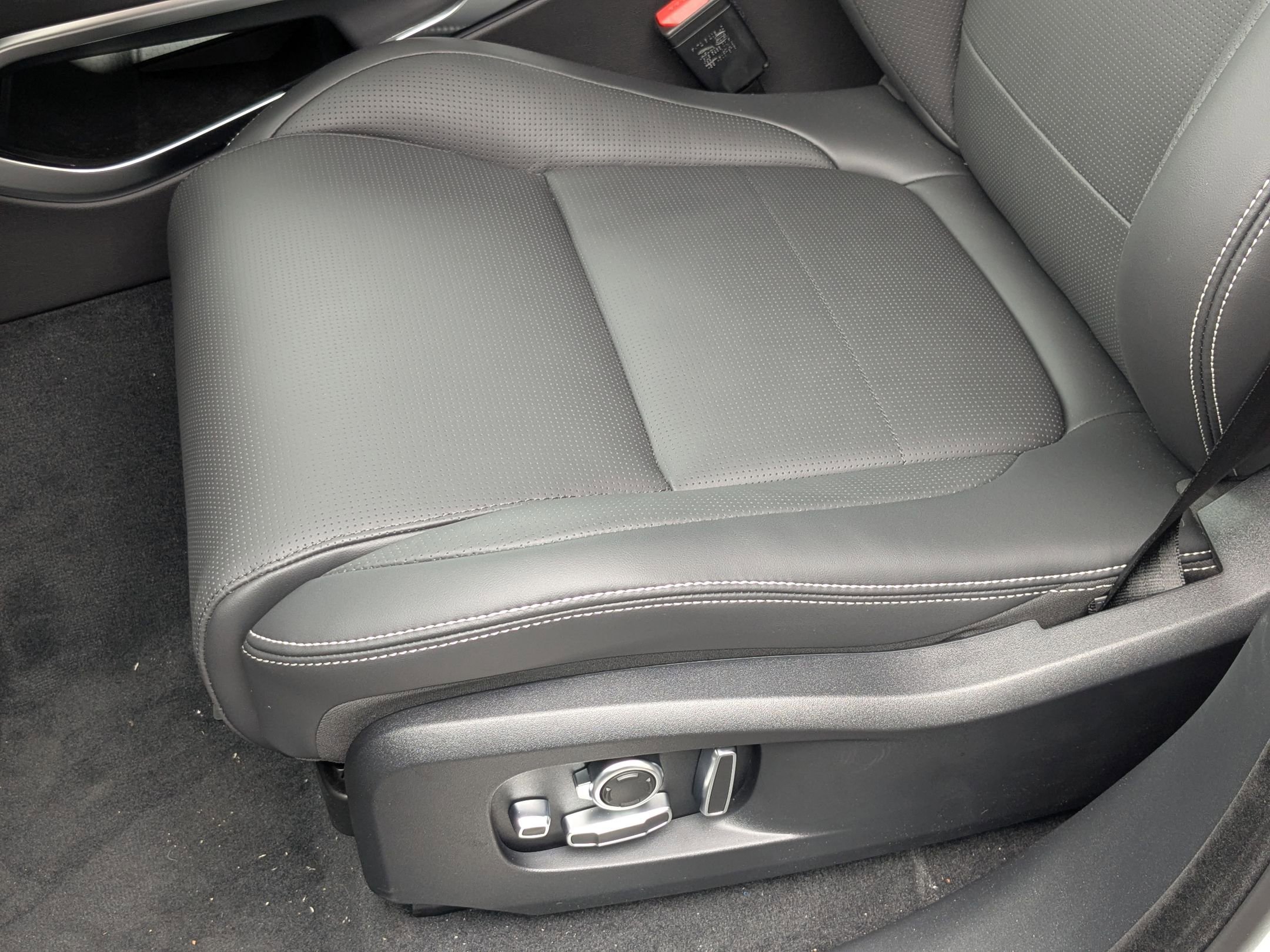2026 Jaguar F-PACE P250 R-Dynamic S photo 4