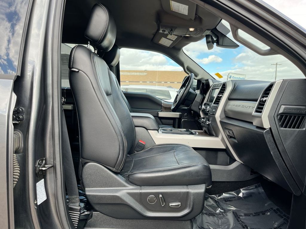 2019 Ford F-350 Lariat photo 20