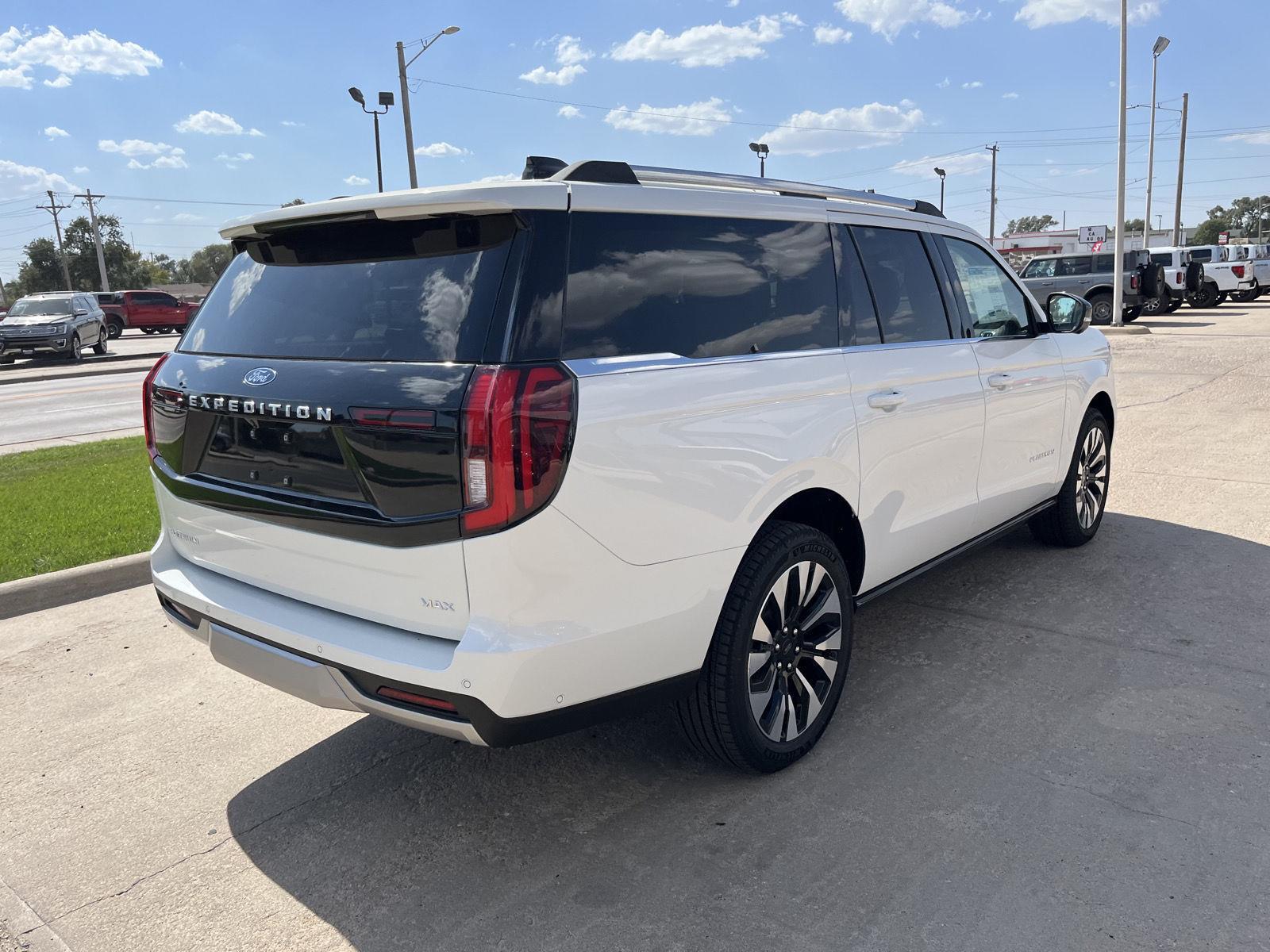 2025 Ford Expedition Platinum MAX photo 4