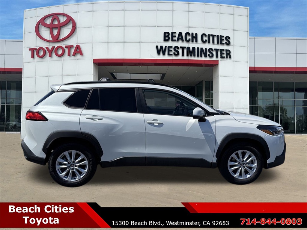 2022 Toyota Corolla Cross LE photo 13