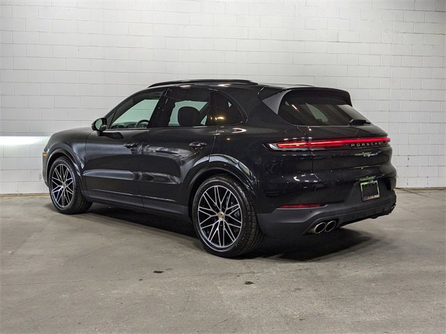 2024 Porsche Cayenne S photo 3