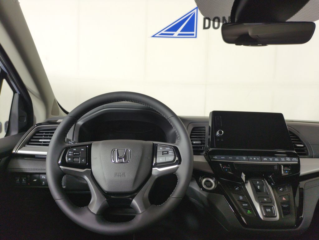 2026 Honda Odyssey Touring photo 13