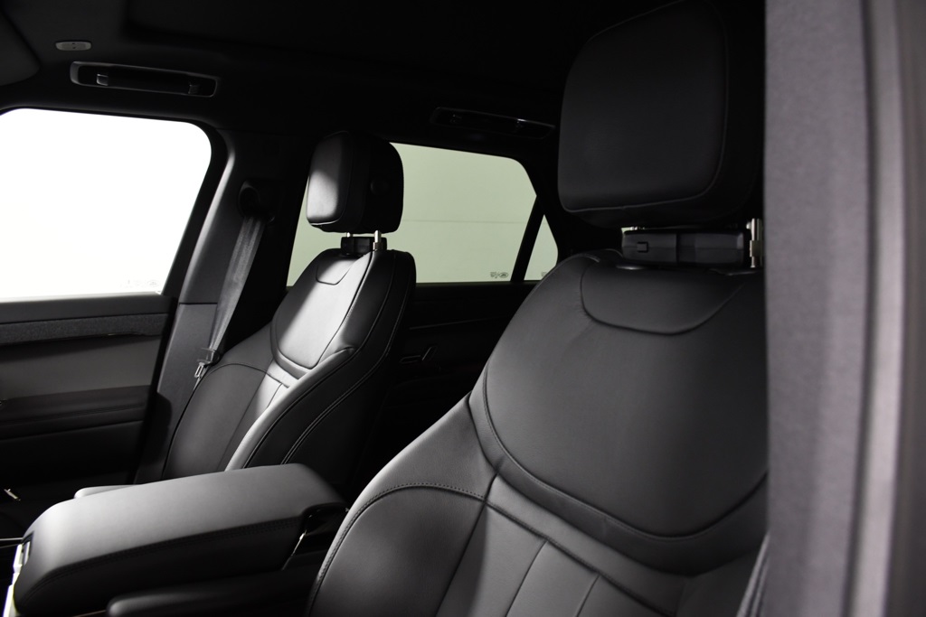 2025 Land Rover Range Rover Sport P360 S photo 16