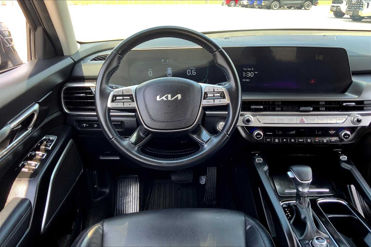 2023 Kia Telluride S photo 3