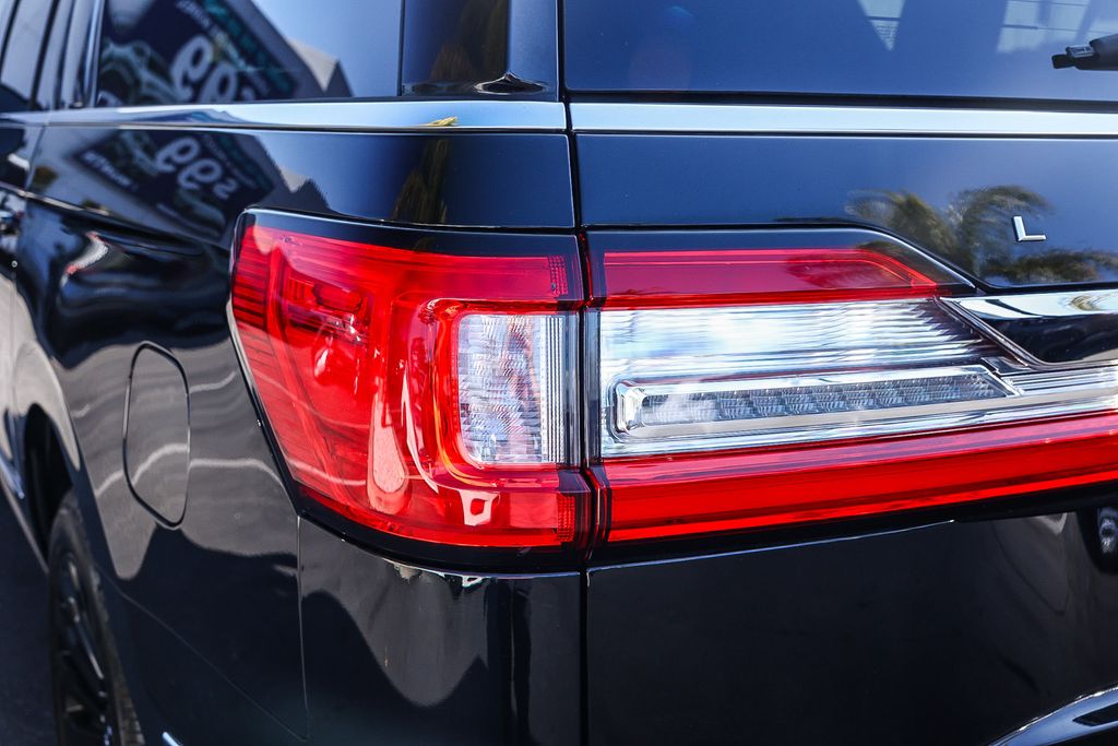 2020 Lincoln Navigator L Standard photo 4