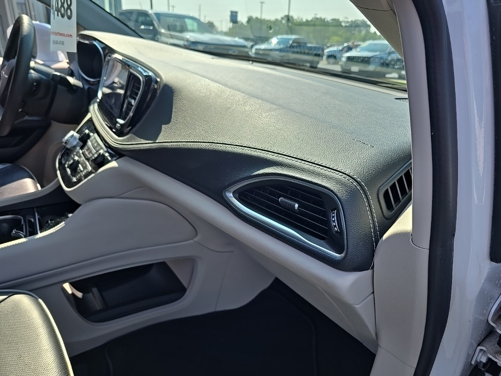 2022 Chrysler Pacifica Limited photo 28