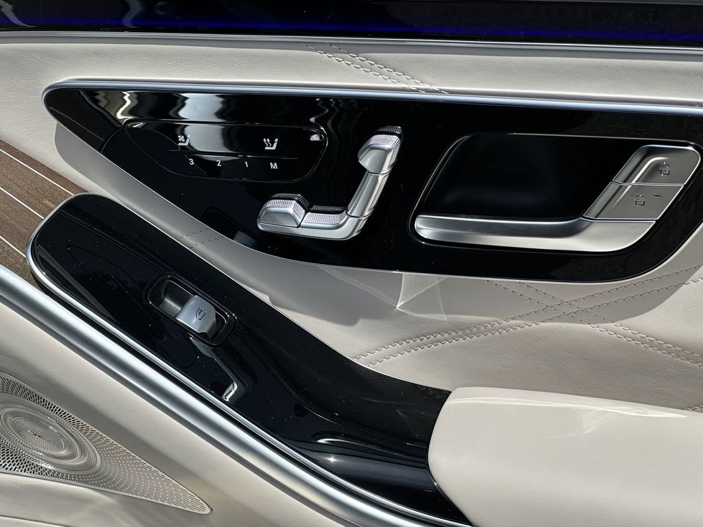 2025 Mercedes Benz S AMG 63 e 4MATIC photo 17