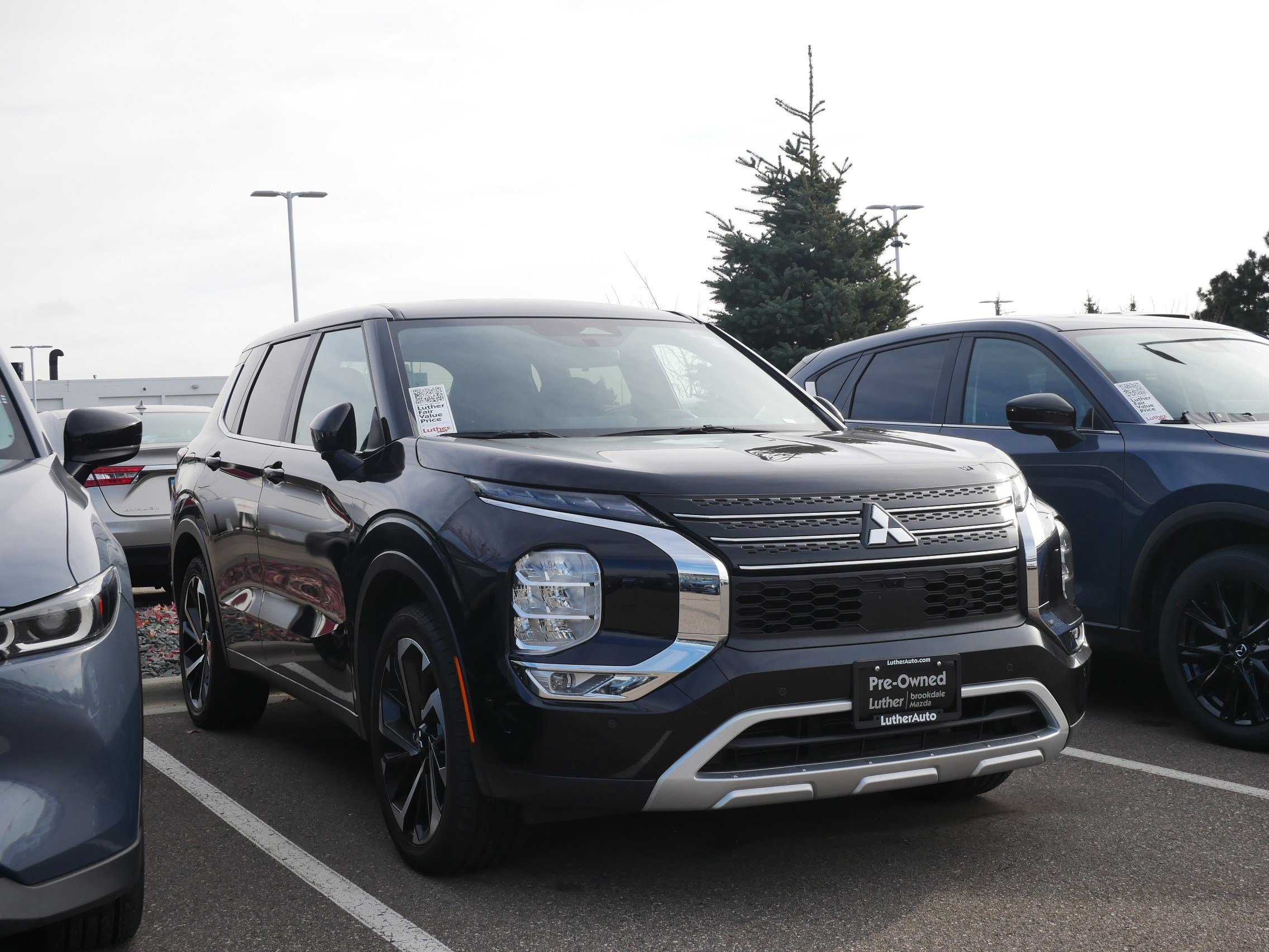 2024 Mitsubishi Outlander SE's photo