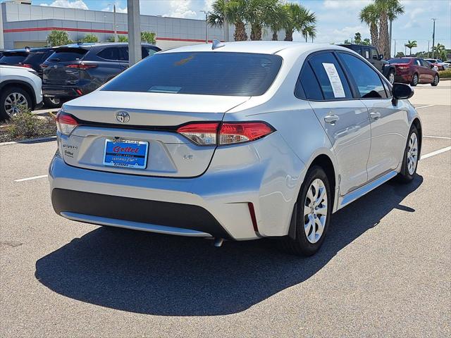 2022 Toyota Corolla LE photo 3