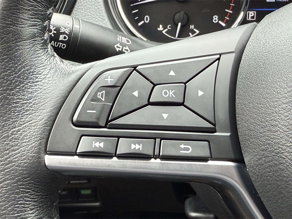 2019 Nissan Rogue SV photo 26