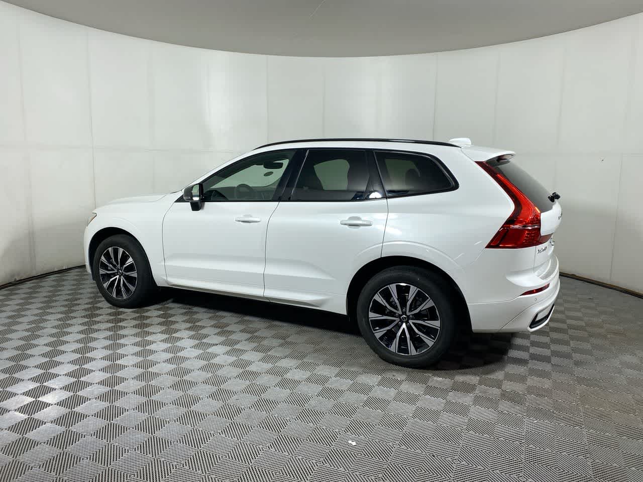 2024 Volvo XC60 Core photo 4