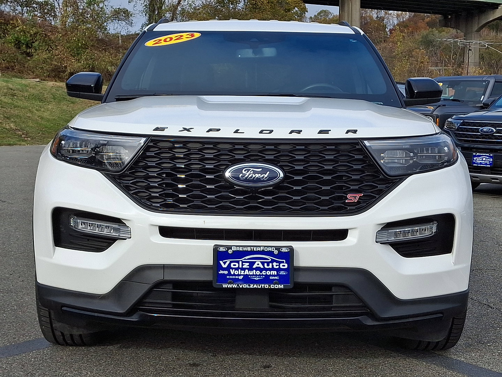 2023 Ford Explorer ST photo 2