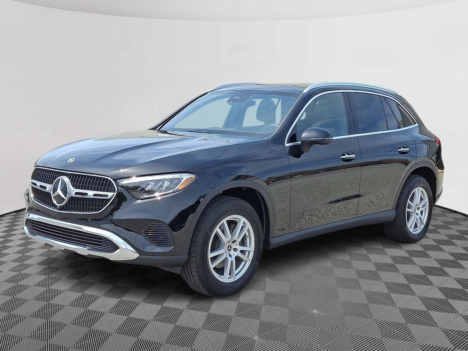2025 Mercedes Benz GLC 300 4MATIC photo 3