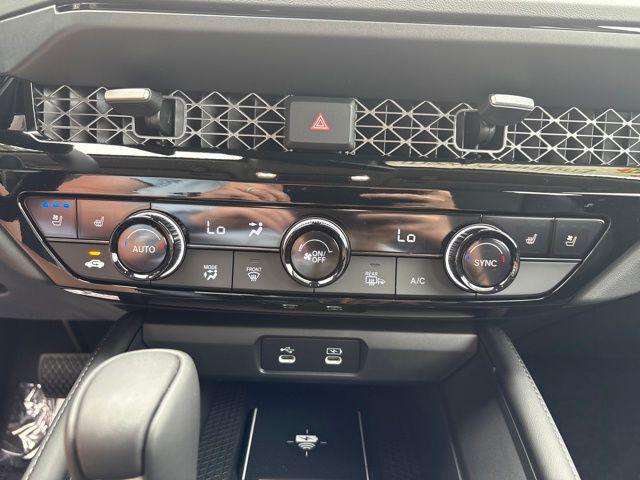 2025 Honda Accord Hybrid Touring photo 11
