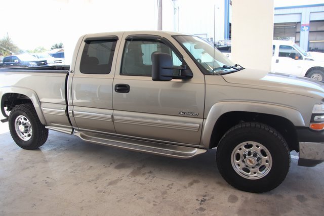 1999 Chevrolet Silverado 2500HD LS photo 3