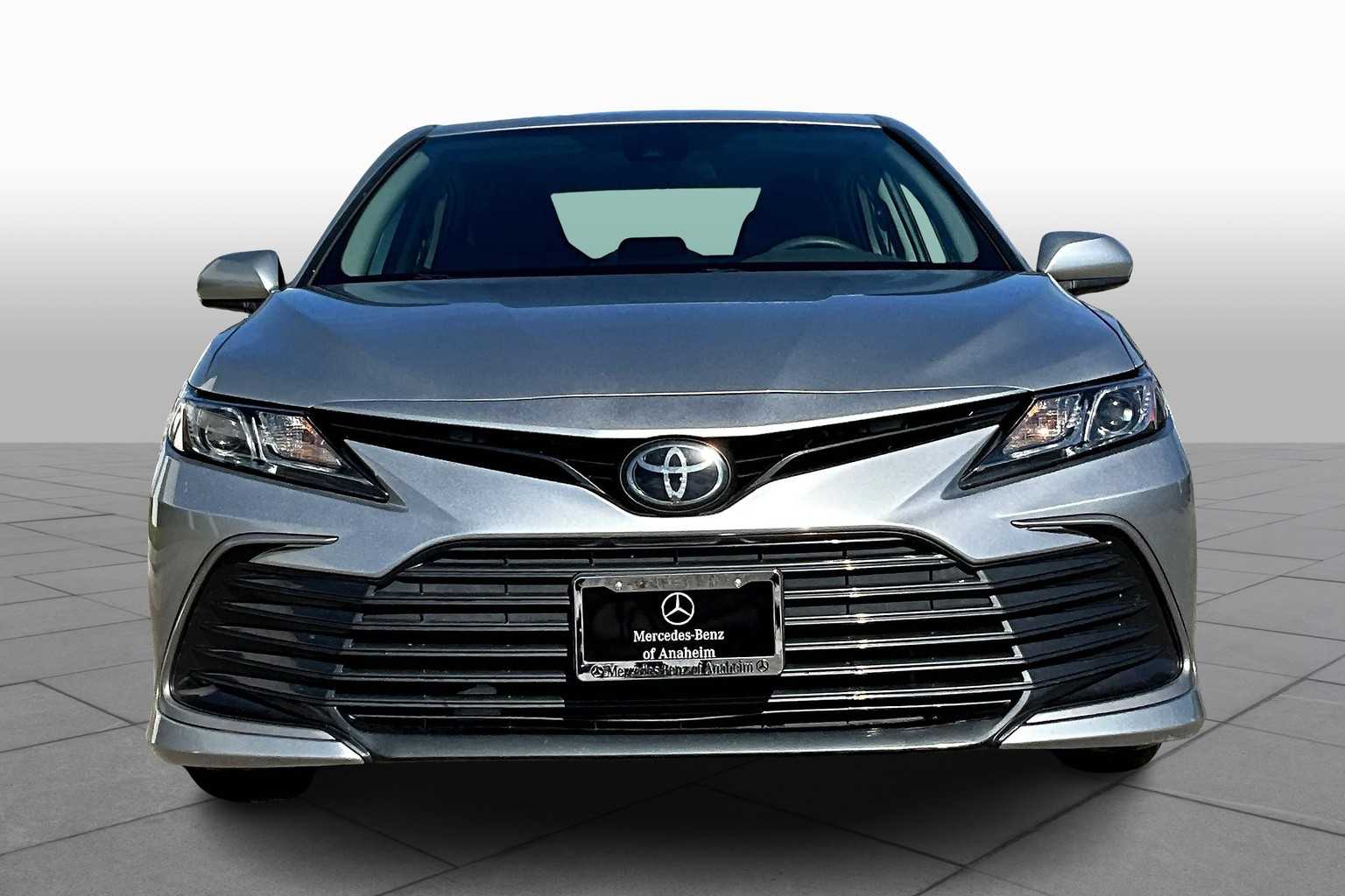 2023 Toyota Camry LE photo 3