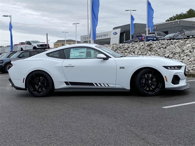 2025 Ford Mustang GT photo 2