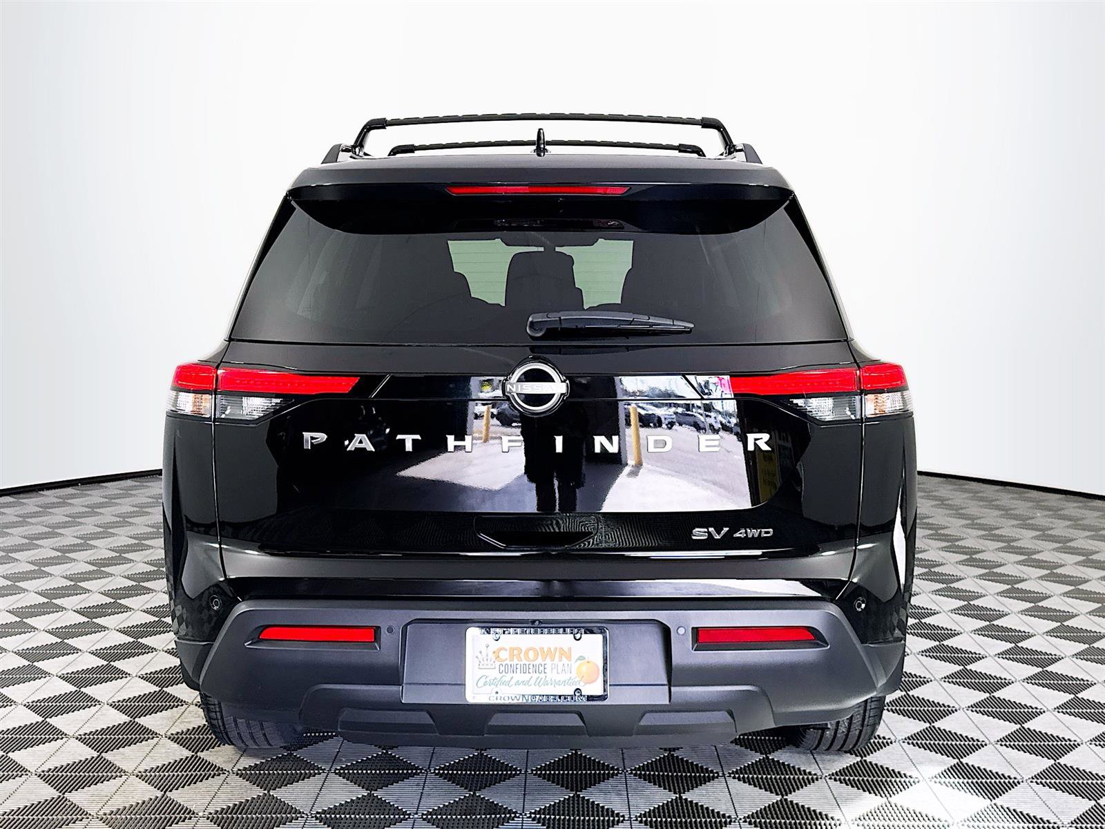 2024 Nissan Pathfinder SV photo 4