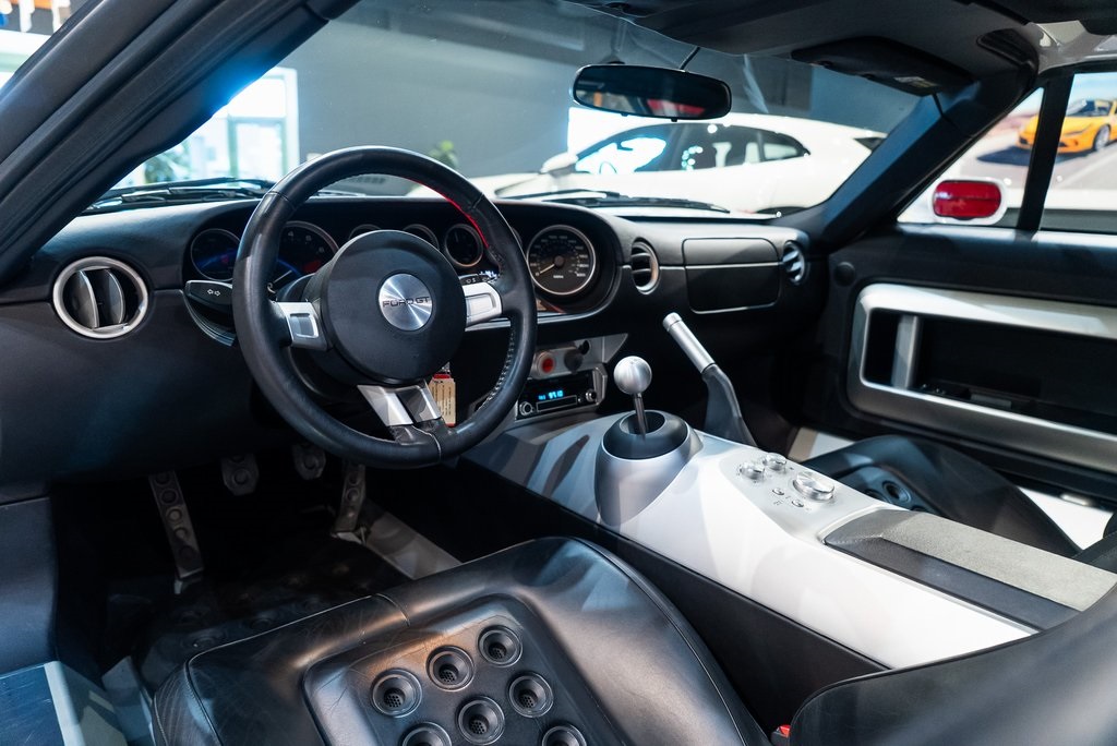 2005 Ford GT Base photo 22