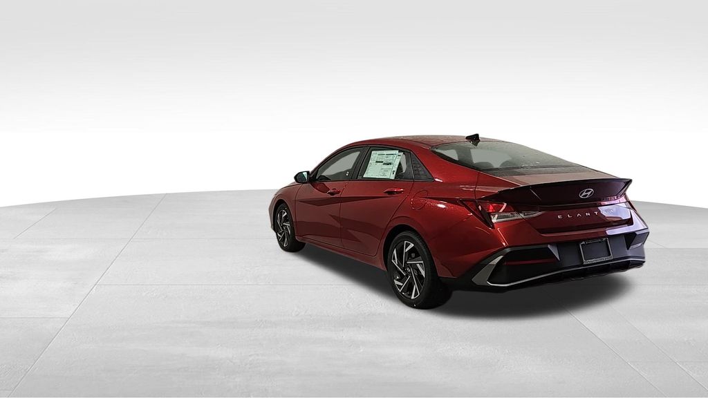 2025 Hyundai Elantra SEL Sport photo 3