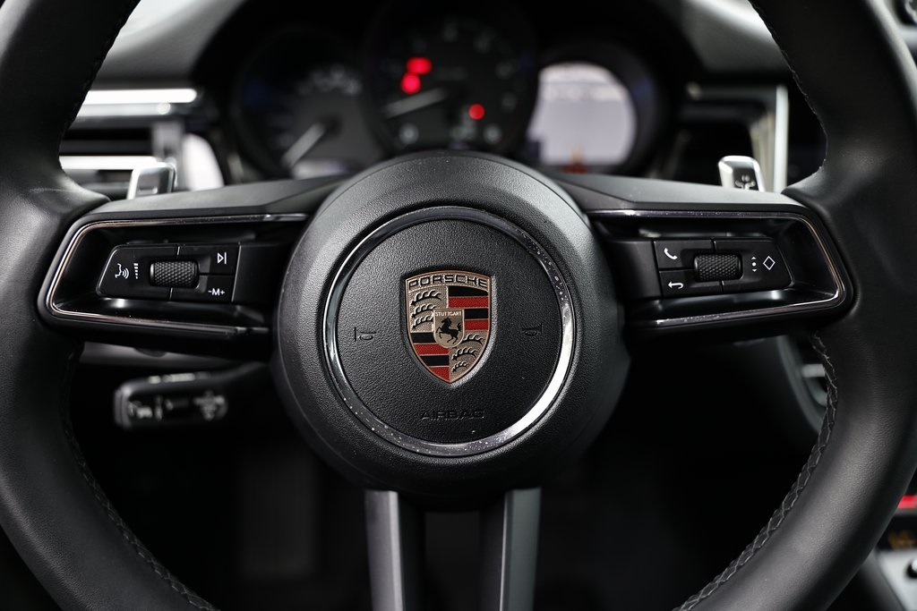 2025 Porsche Macan T photo 36
