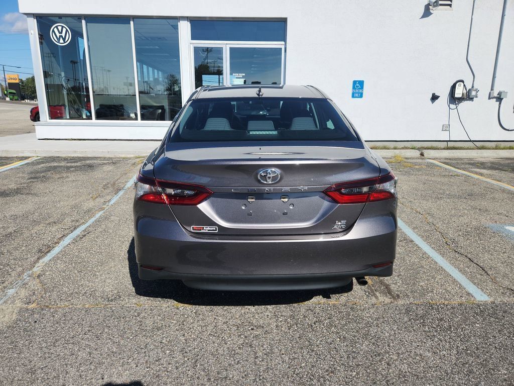 2023 Toyota Camry LE photo 5