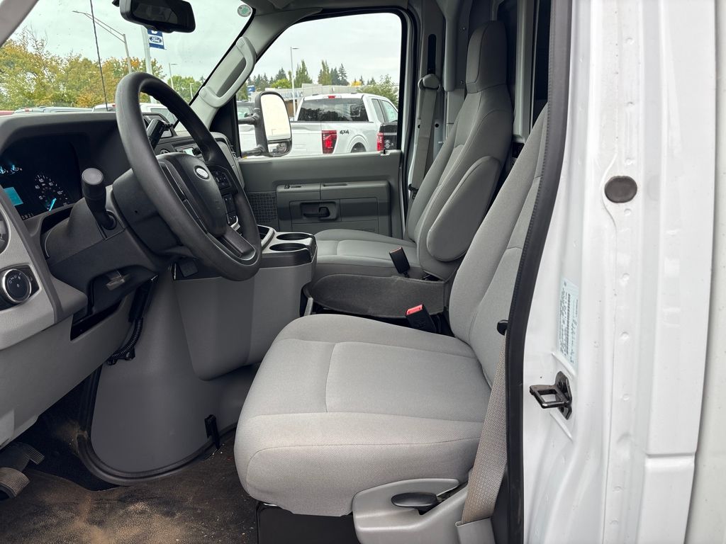2025 Ford E-350 Base photo 4