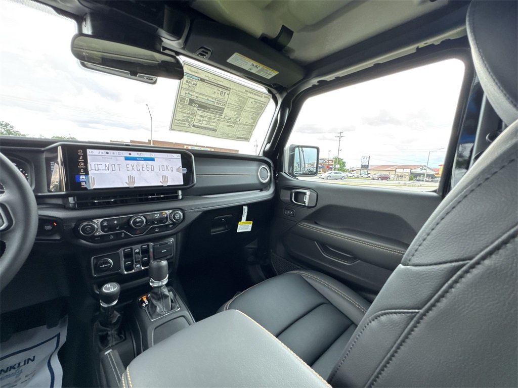2025 Jeep Gladiator Sport photo 11