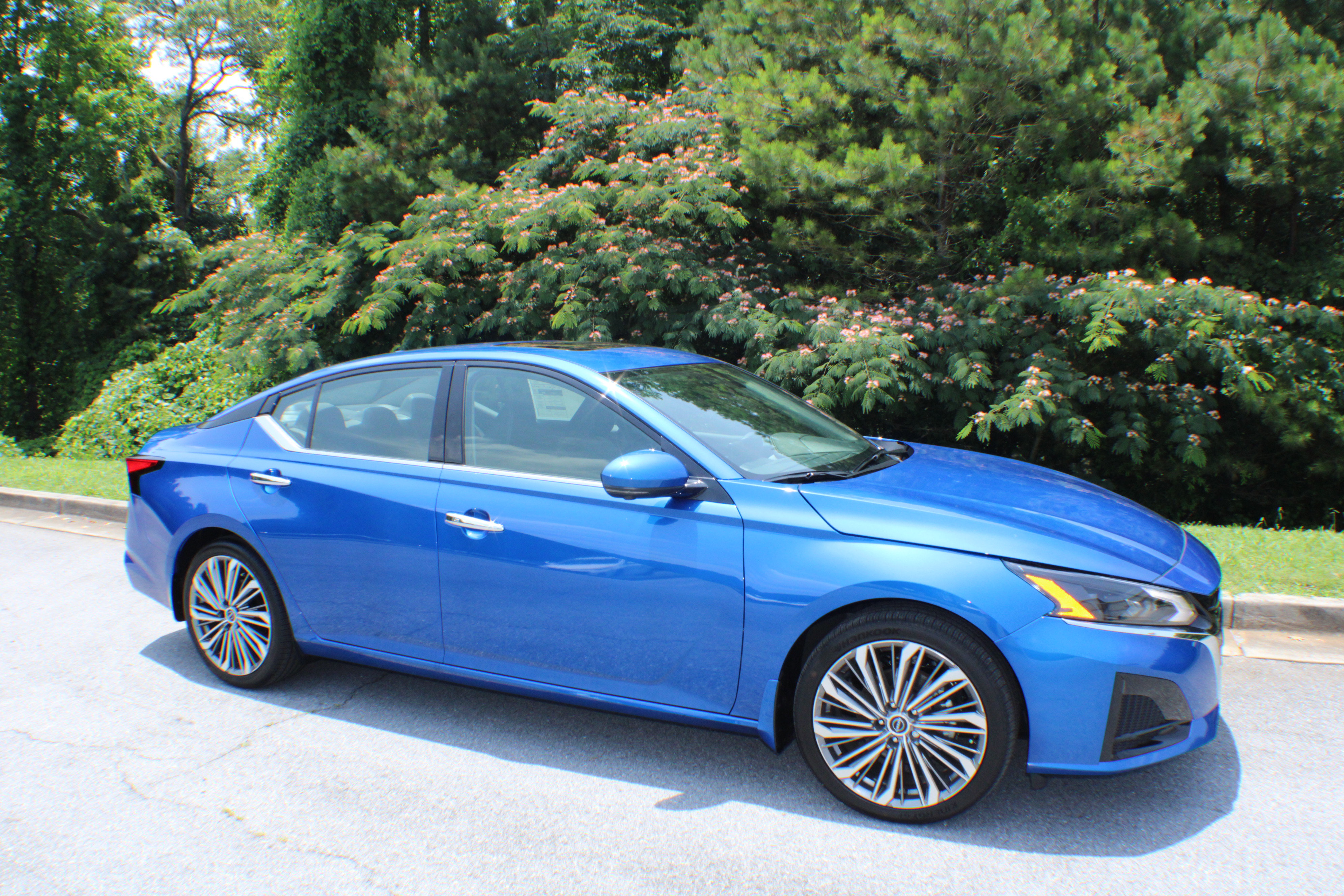 2025 Nissan Altima SL's photo