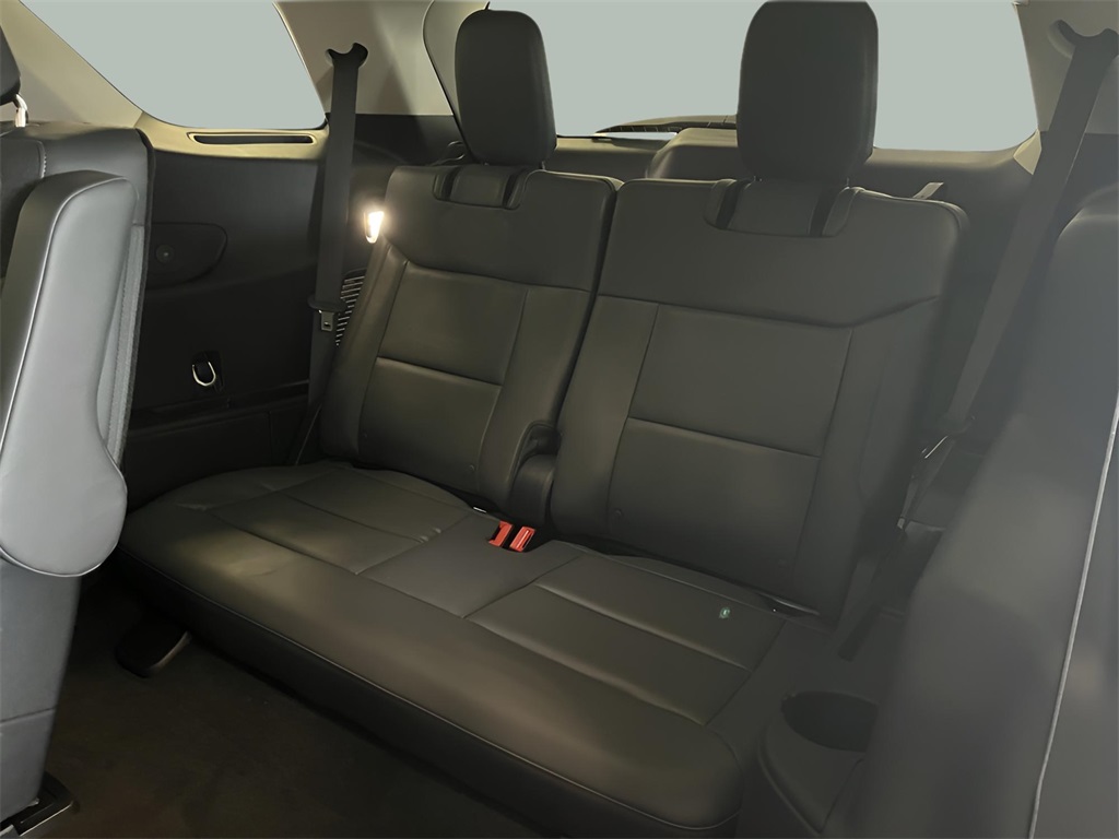 2025 Ford Explorer photo 16