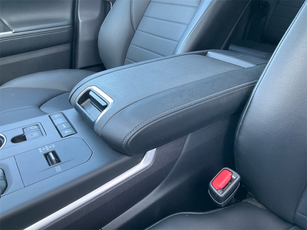 2021 Toyota Highlander XLE photo 4