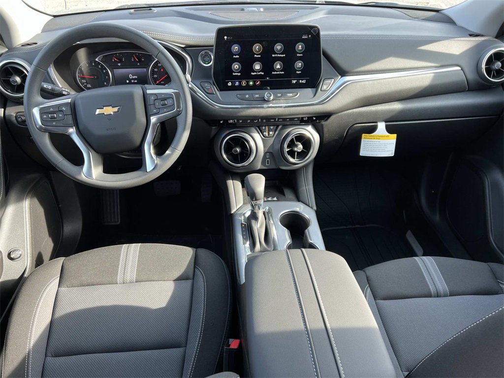 2025 Chevrolet Blazer 2LT photo 2