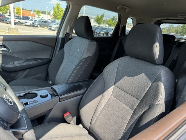 2023 Nissan Rogue SV photo 2