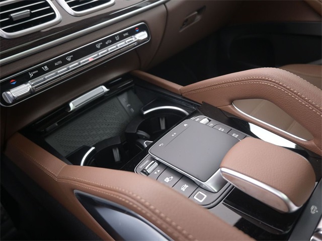 2026 Mercedes Benz GLS 450 4MATIC photo 9