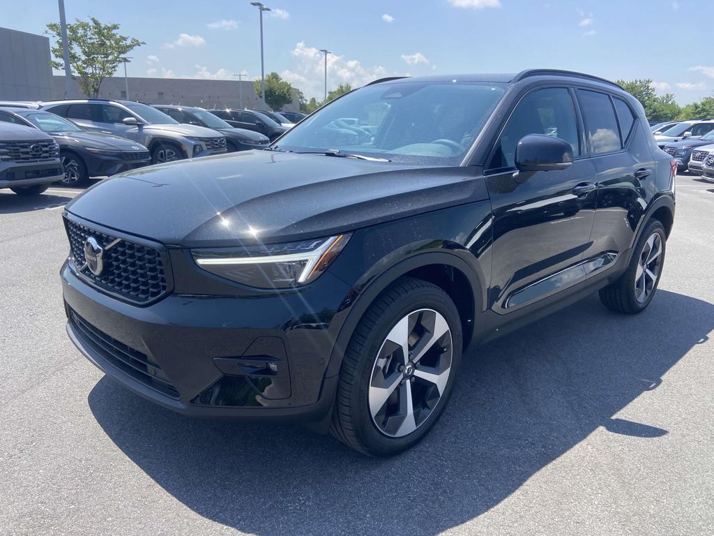 2026 Volvo XC40 AWD Plus photo 18