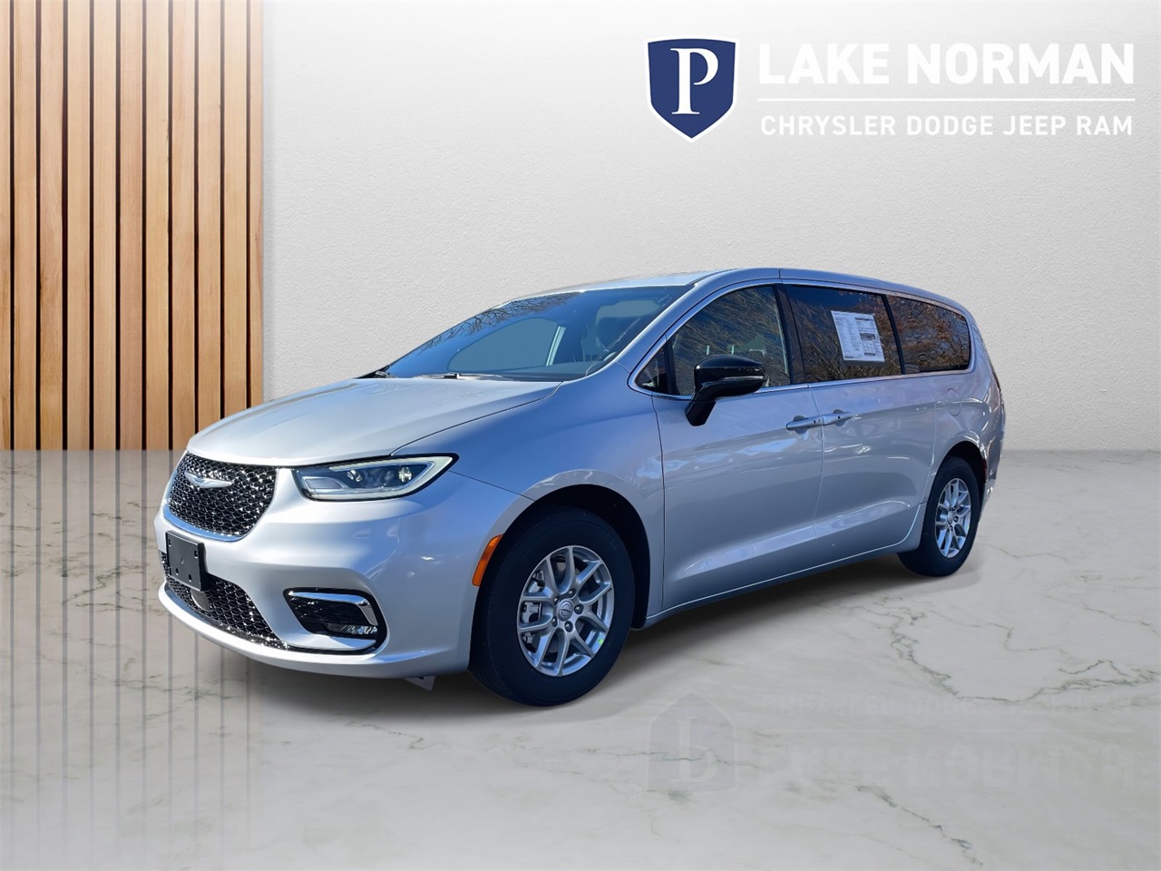 2026 Chrysler Pacifica photo 4