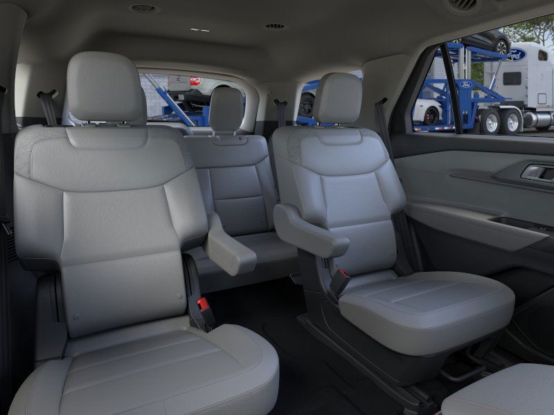 2025 Ford Explorer photo 5