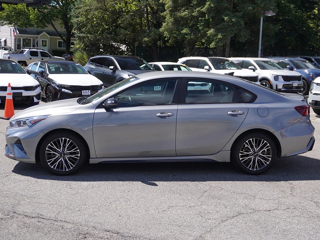 2023 Kia Forte GT-Line photo 17