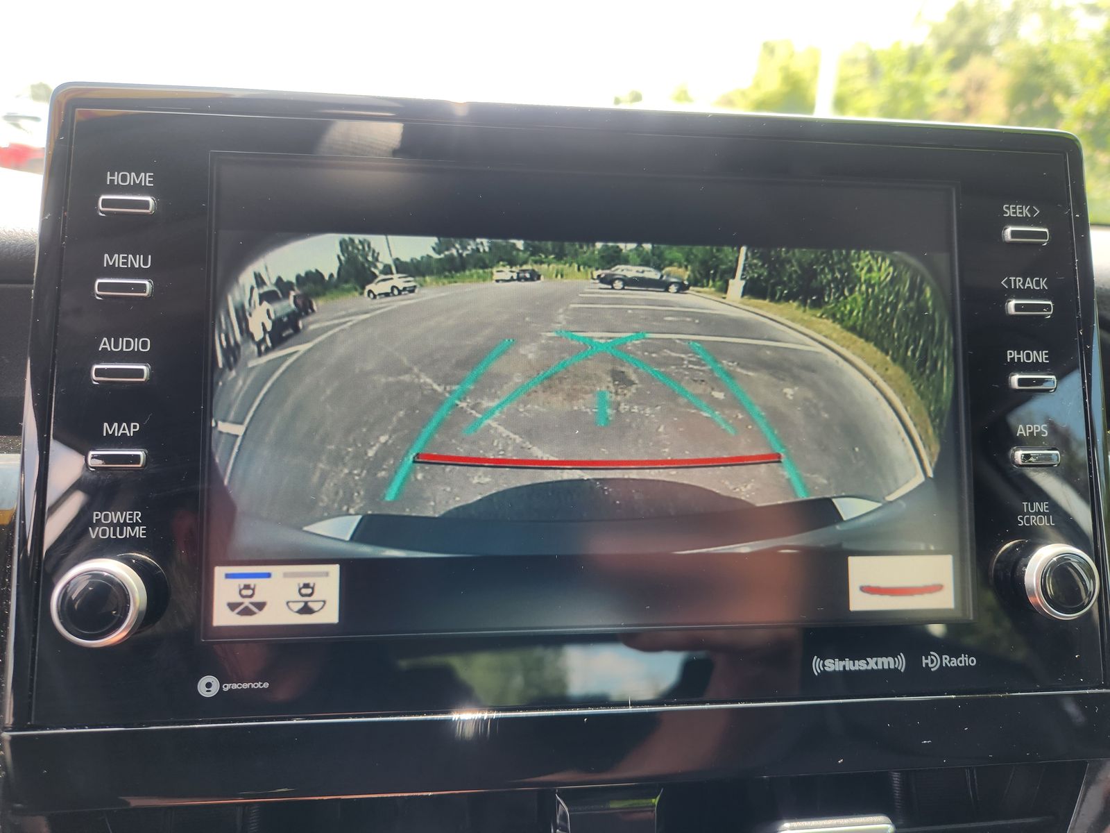 2022 Toyota Camry Hybrid XSE photo 18