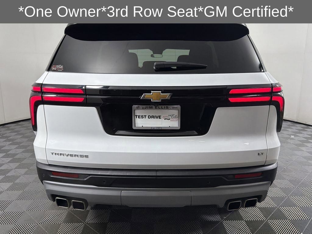 2024 Chevrolet Traverse photo 2