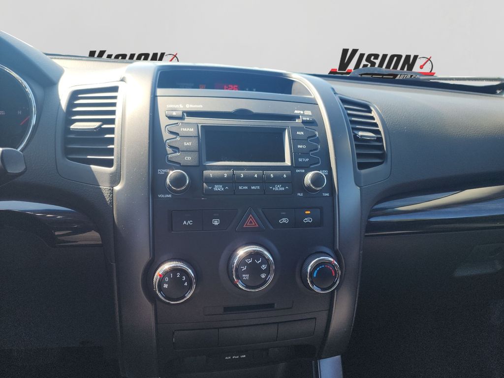 2013 Kia Sorento LX photo 21