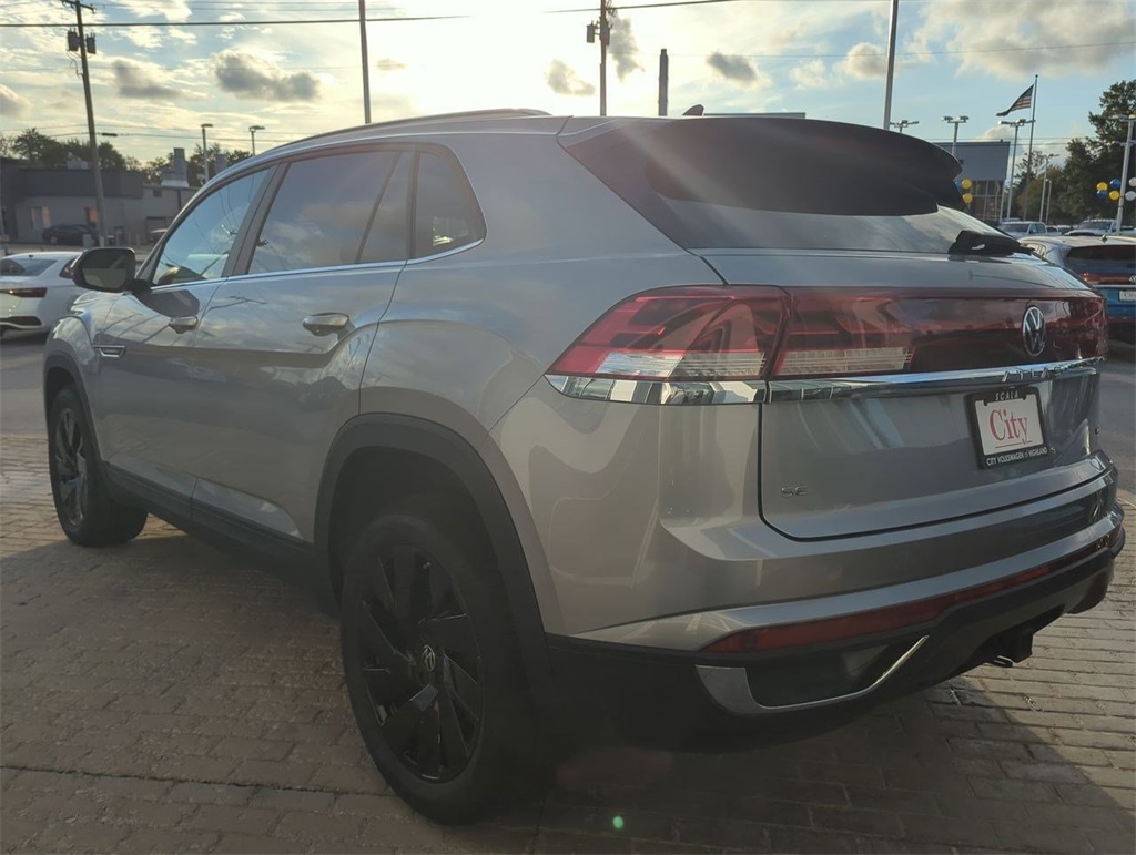 2025 Volkswagen Atlas Cross Sport SE Technology photo 2