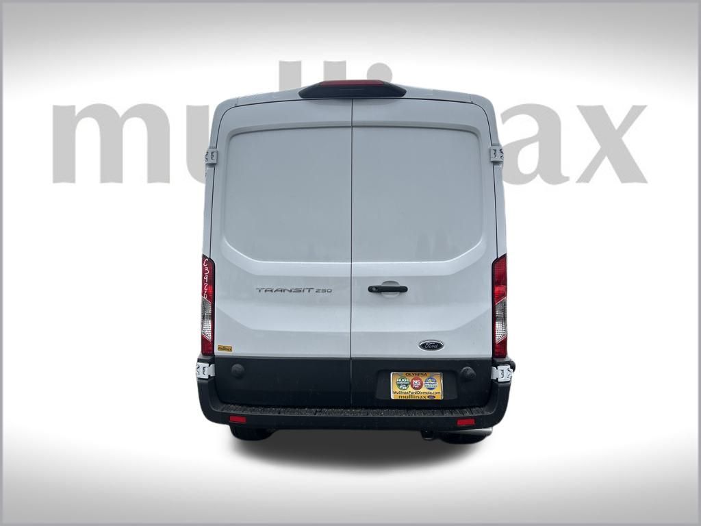 2025 Ford Transit photo 4