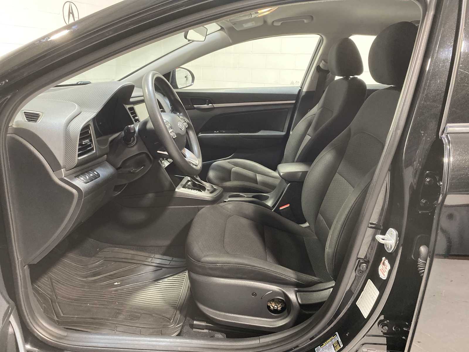 2019 Hyundai Elantra SEL photo 2